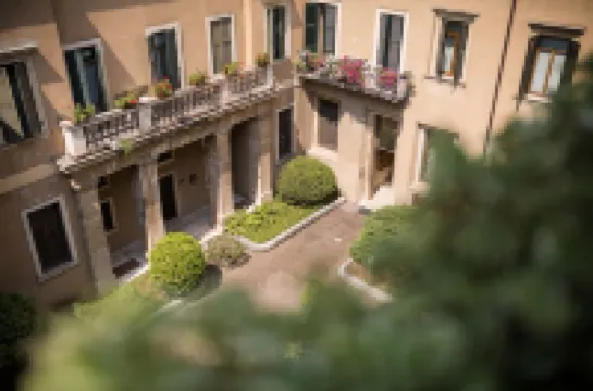 依斯卡路斯奢華套房維羅納公寓飯店