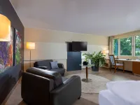 Essential by Dorint Köln-Junkersdorf Hotel dekat Stasiun Bawah Tanah Schaffrathsgasse
