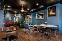 Hotel Elkhart, คอลเล็คชันแทปสตรีโดย Hilton - พร้อมอาหารเช้า