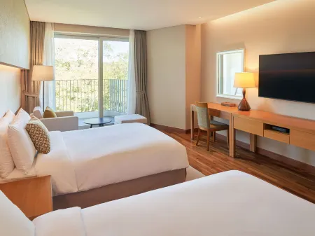 Mercure Ambassador Jeju Отели рядом с достопримечательностью «Pororo & Tayo Theme Park Jeju»