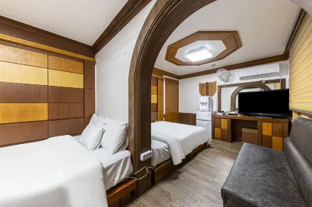 Pine Motel Отели рядом с достопримечательностью «Boryeong Mud»