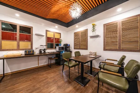 Busan Gangseo Sinho-Dong Hotel Sky Отели рядом с достопримечательностью «Yishu Island Migratory Park»