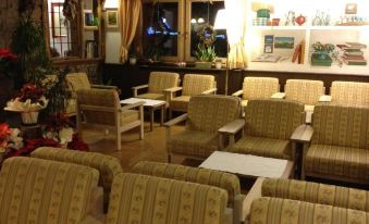 Paradise Lodge