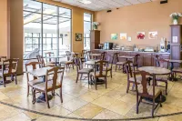 Quality Inn National Fairgrounds Area - breakfast