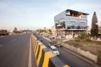 Sapphire Premium Hotel & Suite Hotel a Varunji