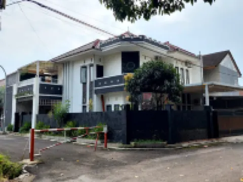 Regol Guest House 5Br Bandung