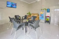 RedDoorz Plus Near Cito Mall Surabaya