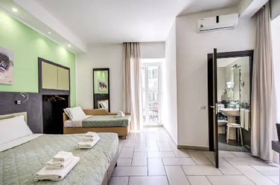 那不勒斯套房酒店