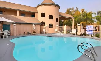 Super 8 by Wyndham Bakersfield South CA