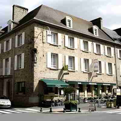 Logis Hôtel de la Place Hotel Exterior