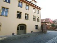 Deckerts Hotel am Katharinenstift Hotel dekat Lutherdenkmal