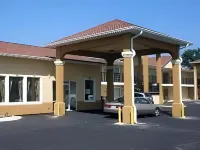 Quality Inn & Suites - parking