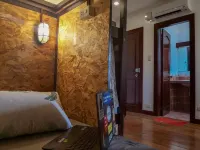 Spinning Cat Hostel Отели в г. 