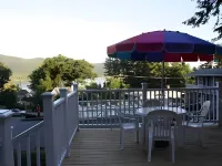 Pinebrook Motel - Bergblick
