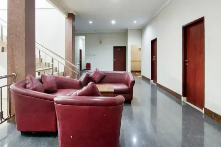 Ni Hotel Syariah Bandara Soekarno Hatta Mitra RedDoorz Отели в г. Neglasari