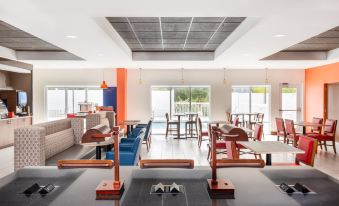 Holiday Inn Express & Suites Spring Hill
