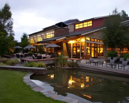 Cedarbrook Lodge Hotels in SeaTac