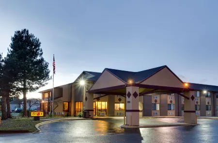 Super 8 by Wyndham Morden