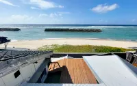 Amami Oshima a Mansion with a Coral Island and a فنادق في أمامي