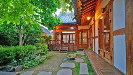 Sarangroo Отели рядом с достопримечательностью «Hanbyeokdang Pavillion»