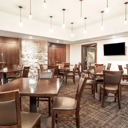 Ramada by Wyndham Ottawa on the Rideau