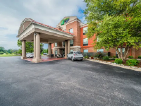 Holiday Inn Express & Suites FRANKLIN by IHG Hotels in Simpson County