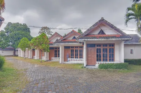 RedDoorz @ Hotel Padjajaran Tasikmalaya Отели рядом с достопримечательностью «Teknik Informatika»