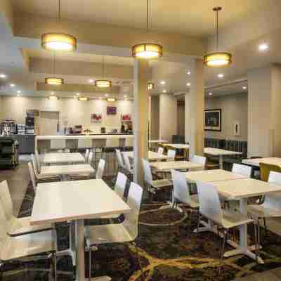 Microtel Inn & Suites by Wyndham Mont Tremblant Dining/Meeting Rooms
