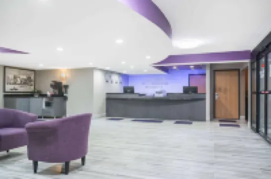 ซุปเปอร์ 8 บายวินด์แฮม บลูมิงตัน/สนามบิน โรงแรมในบรูมมิงตัน