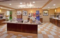 Hampton Inn & Suites Watertown - breakfast