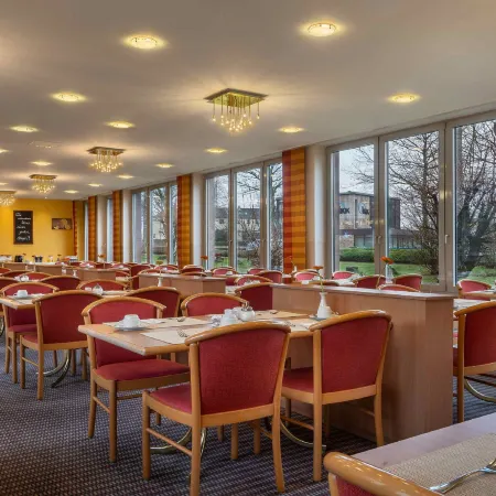 Holiday Inn - the niu, BLADE SOLINGEN by IHG