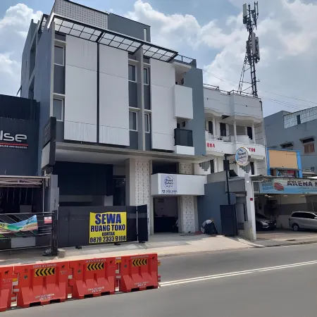 Hotel Rumah Gaharu Отели рядом со станцией Cikudapateuh Train Station