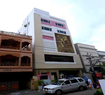 The Butterfly Luxury Serviced Apartments Benz Circle Vijayawada -  Appartamenti vacanze