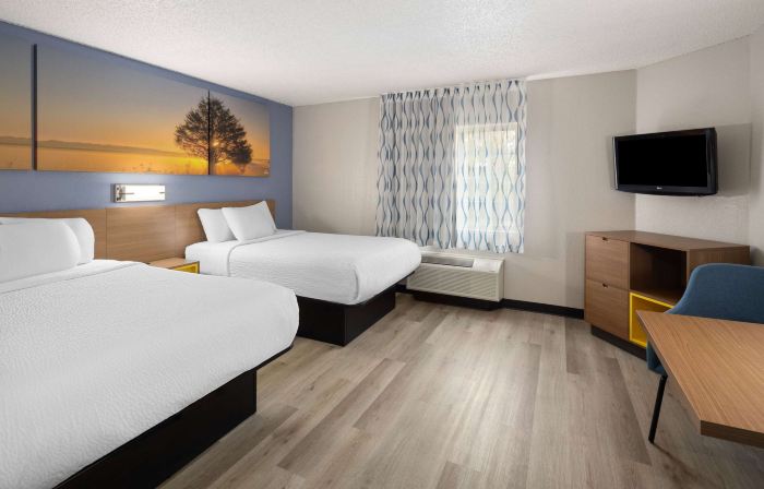 Days Inn & Suites by Wyndham Green Bay WI.