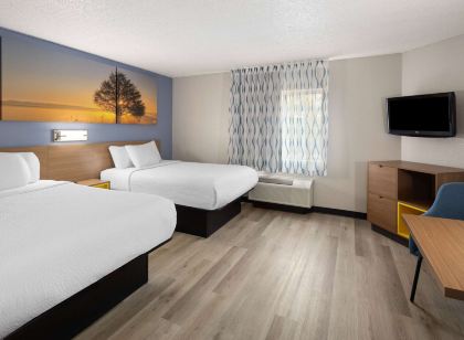 Days Inn & Suites by Wyndham Green Bay WI.