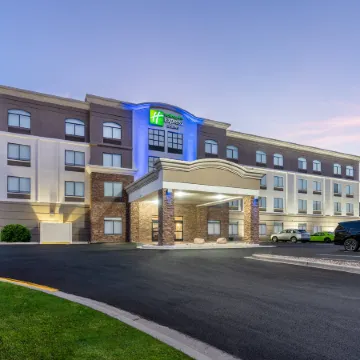 Holiday Inn Express & Suites CHEYENNE by IHG