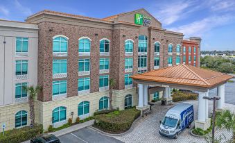 Holiday Inn Express & Suites Charleston-North