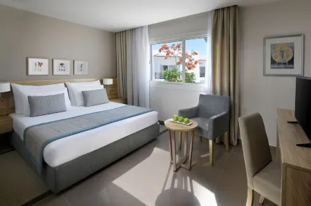 Jaz Fanara Residence Отели рядом с достопримечательностью «One Thousand and One Nights»