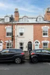 Lowell Street - Cosy 2 BD in Worcester Hotels in 