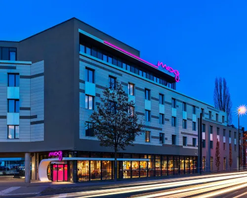 Moxy Duesseldorf South Отели рядом с достопримечательностью «Хольтхаузен»