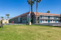 Rodeway Inn & Suites Thousand Palms - Rancho Mirage Отели в г. Таусанд Палмс
