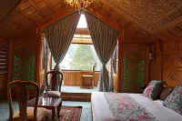 Kashmir Mahal Resorts by Dal Lake Hotels in Nishat