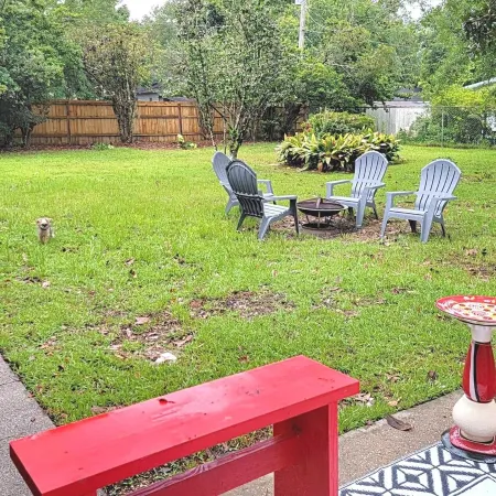 Magnolia Gnomes and Gardens, Large Fenced yard and Pets Stay Free!!