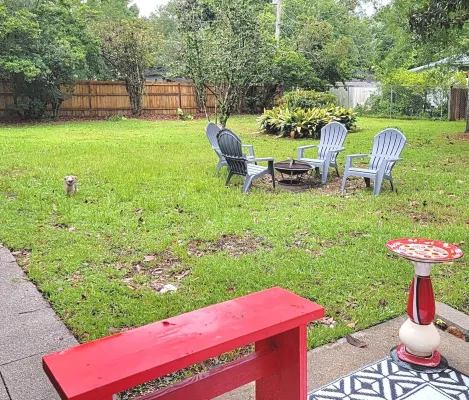 Magnolia Gnomes and Gardens, Large Fenced yard and Pets Stay Free!!