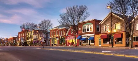 Classic New England 1st Floor 3 BR Downtown Brunswick