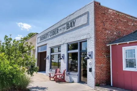 Cape Charles Golf Home in Bay Creek - Palmer & Nicklaus Courses + Private Beach Отели в г. Кейп Чарльз