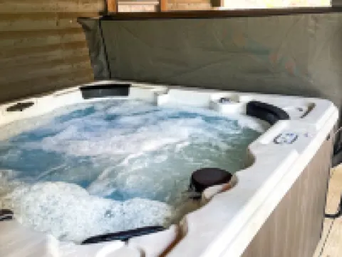 Gorgeous 5 Bedroom Log Home Less Than 5 Minutes From Chaumette And Charleville. Hotels in Ste. Genevieve County