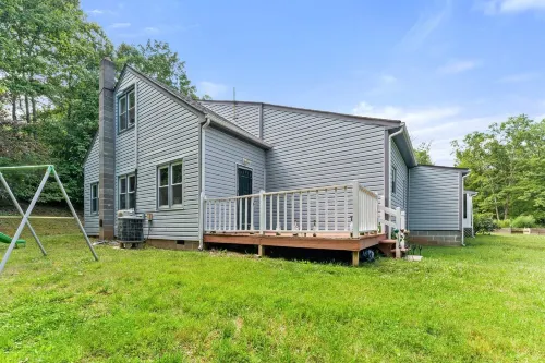 Charming 3-bedroom nestled in the country with WiFi and wooded acres in Louisa