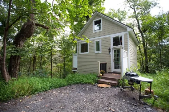 Tranquil Treehouse Cottage, King Bed, River View
