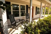 Tranquil Location! Patio, Shuffle Board, Fire pit, Walk to Restaurants!